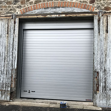 Porte de garage sectionnelle HORMANN - Chantier : CONDRIEU 69420